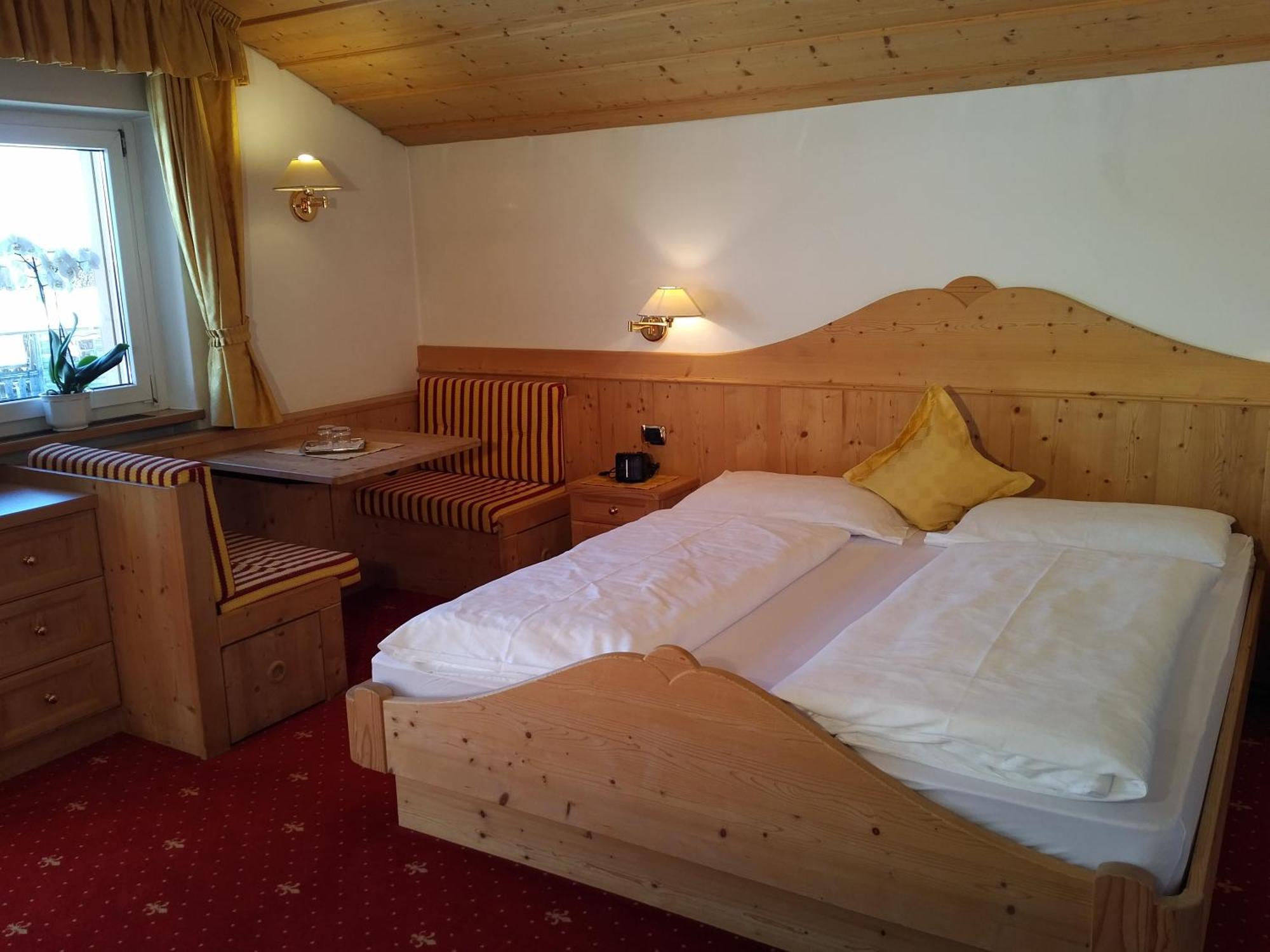 Garni Waltoy Hotel Selva di Val Gardena Exterior foto